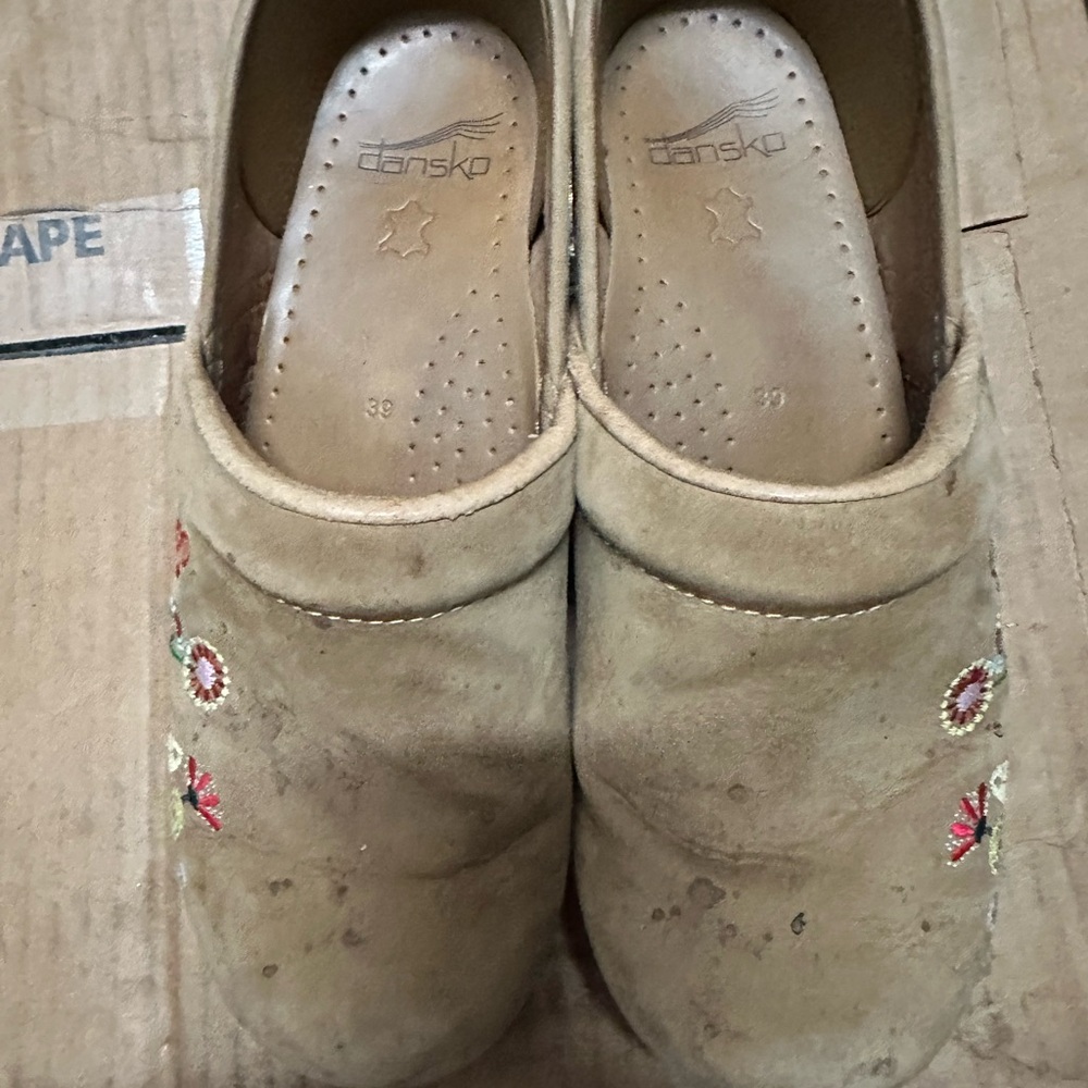 Embroidered Clogs - Picture 3 of 7